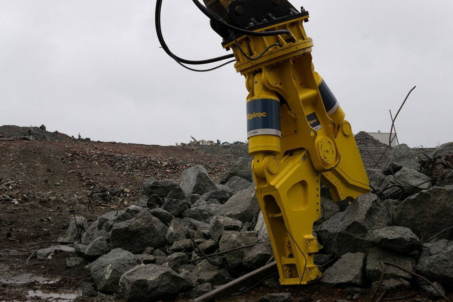 Гидравлические ножницы Epiroc CC 5000 U для разрушения бетона