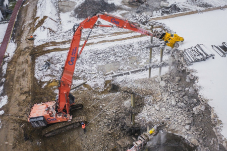 Гидроножницы Epiroc CC3700U для сноса и демонтажа зданий