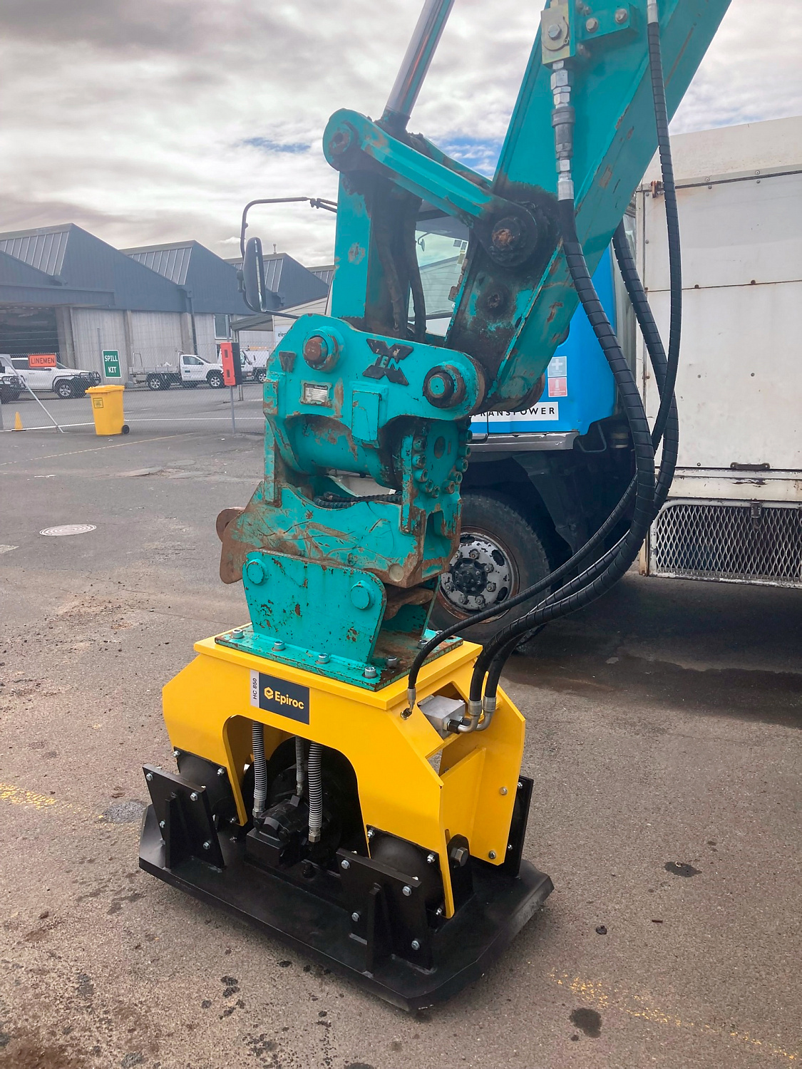 Epiroc HC850 - виброплита/трамбовка для экскаватора