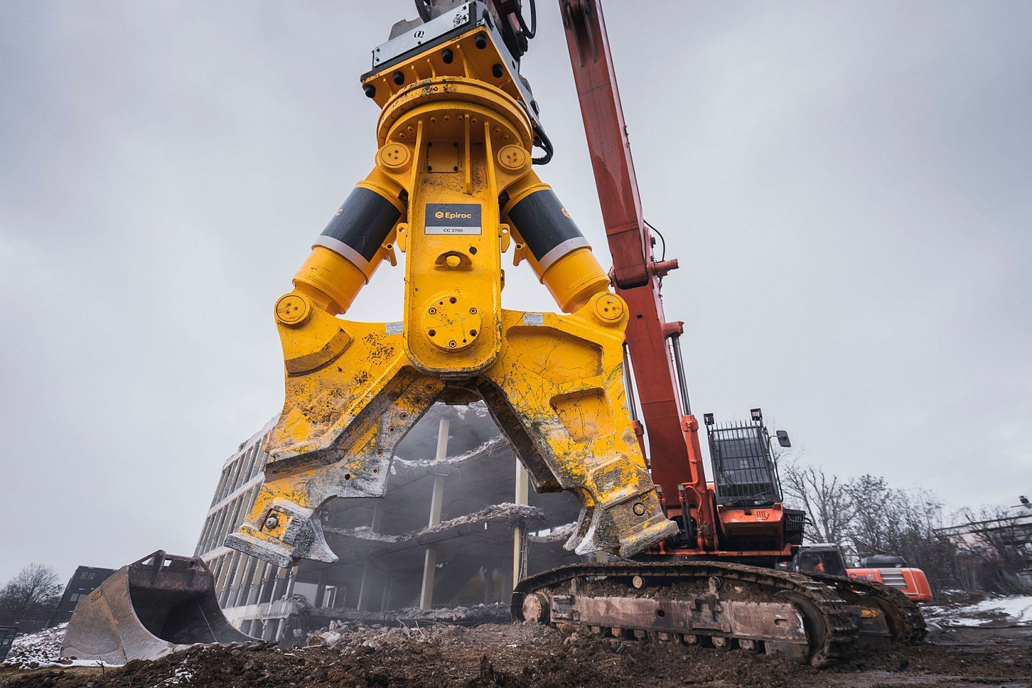 Гидравлические ножницы Epiroc CC3700 U для разрушения бетона