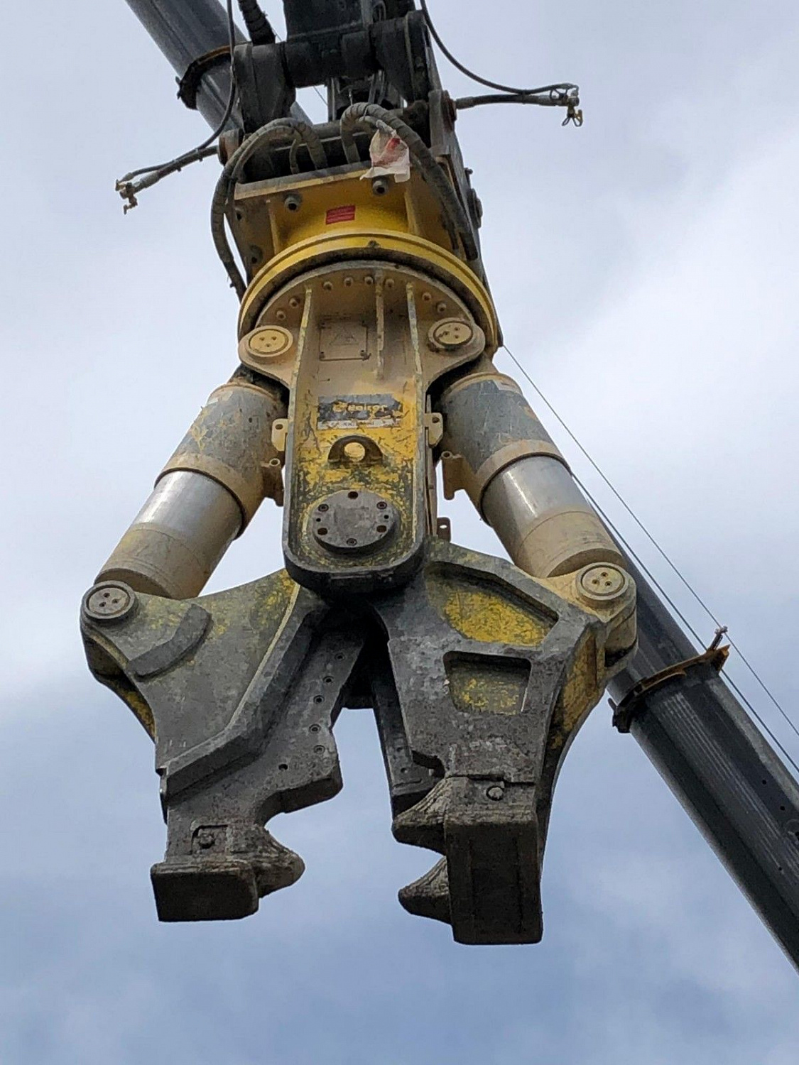 Гидравлические ножницы Epiroc CC3700 U для разрушения бетона