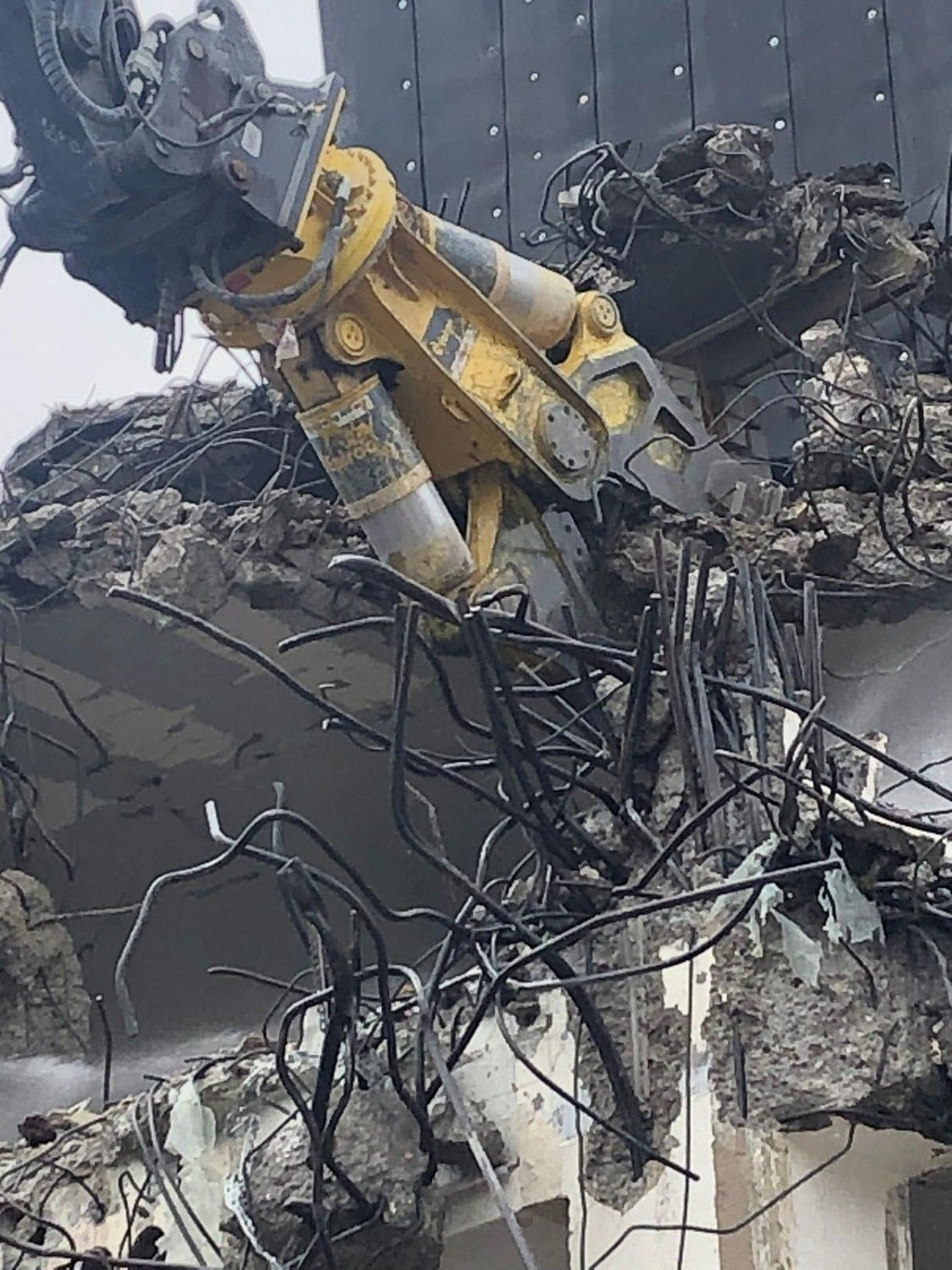 Гидравлические ножницы Epiroc CC3700 U для разрушения бетона