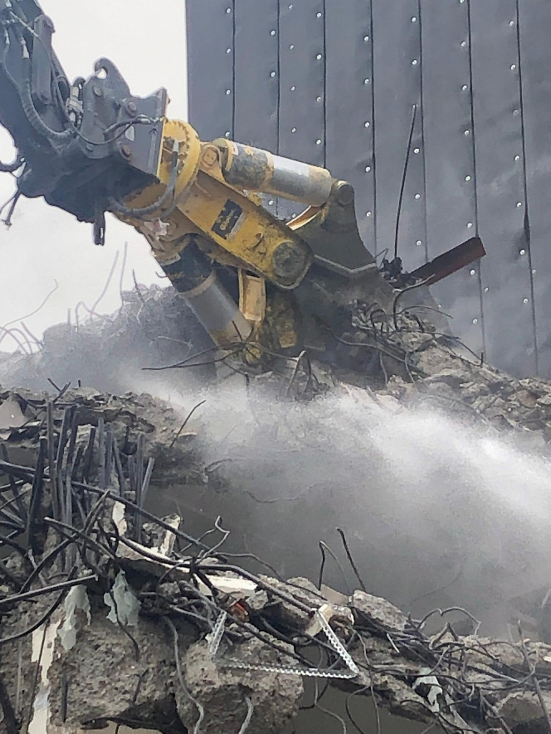 Гидравлические ножницы Epiroc CC3700 U для разрушения бетона